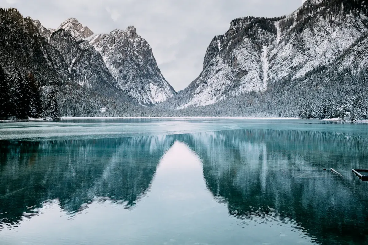 Paysage de montagne aux couleurs cinématographiques